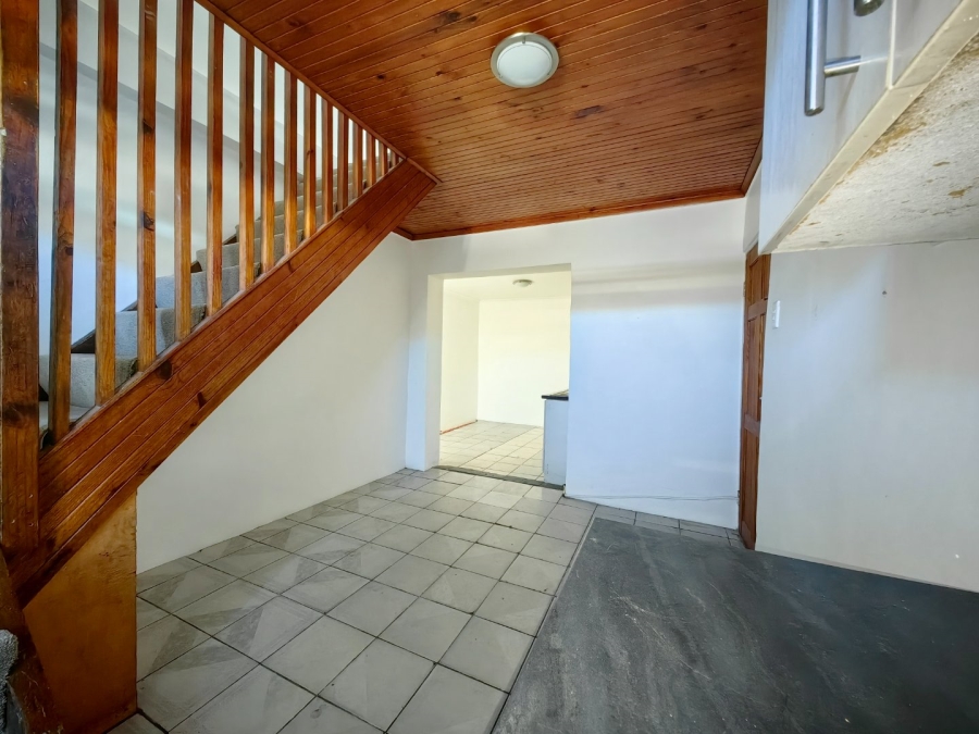 4 Bedroom Property for Sale in Lavender Hill Western Cape